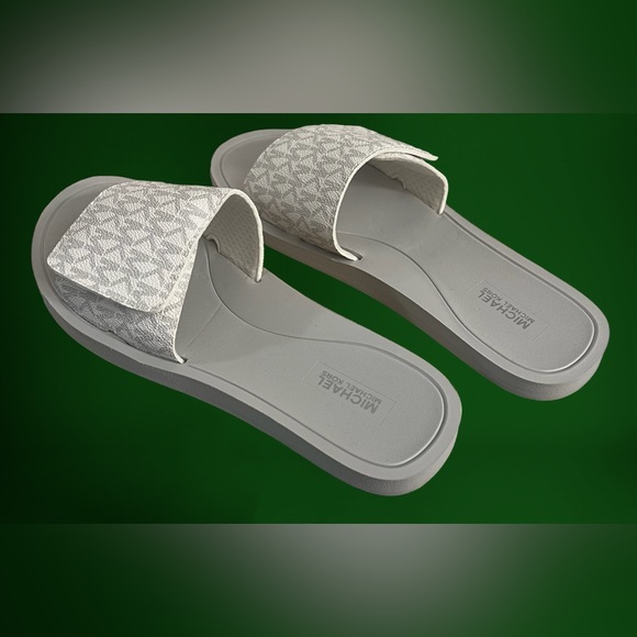 New Michael KORS WHITE Sandals Size 10M - Picture 1 of 16